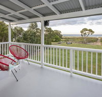 Sugar Shack - Character Family Home Right on the Ocean - Stays Accommodation