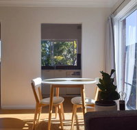 Sun-Drenched 1 Bed Studio Apt Newtown Parking - Stays Accommodation