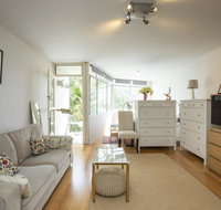 Sunlit studio in the trees walk to the beach