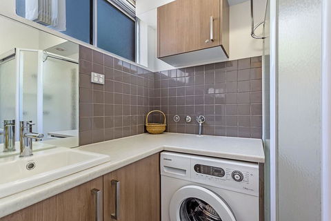 Sunset Court, Unit 1/3 Resthaven Avenue - Stayed 1