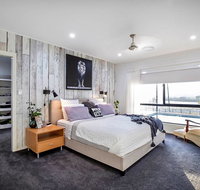 Sunset Penthouse Couples Retreat close to Airlie Beach Champagne on arrival - Stays Accommodation