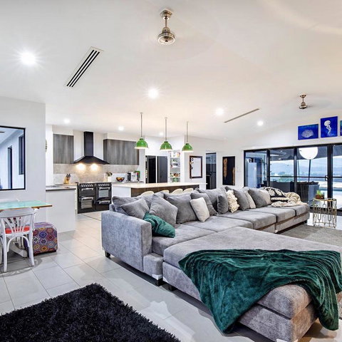 Sunset Penthouse Couples Retreat, Close To Airlie Beach, Champagne On Arrival - Stays Accommodation 3