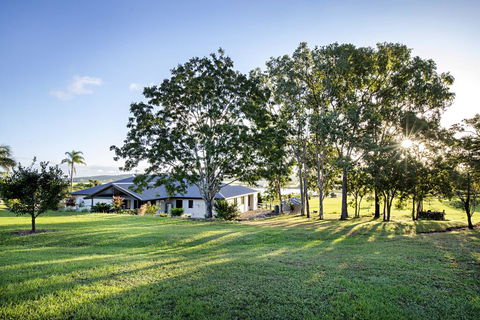Sunset Retreat Airlie Beach Rural Getaway - Stayed 1