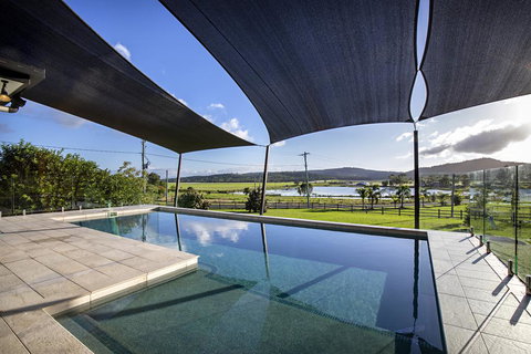 Sunset Retreat Airlie Beach Rural Getaway - Stays Accommodation 2