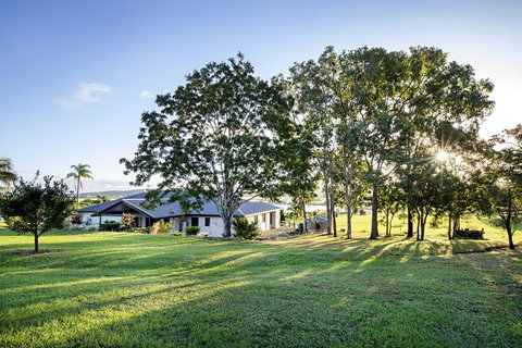 Sunset Retreat Airlie Beach Rural Getaway - Stays Accommodation 1
