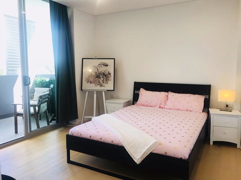 Sunset View 2 Bedroom Apt Next To Station - Stayed 0