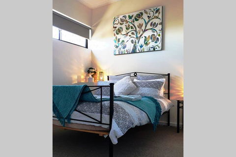 Sunsets, Sea, Wine - Stays Accommodation 1