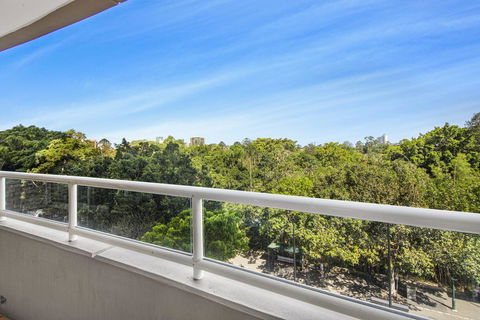 Super Convenient Apartment With Garden Views - Stays Accommodation 0
