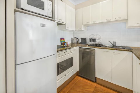 Super Convenient Apartment With Garden Views - Stays Accommodation 3