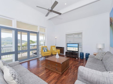 Surf Break - Fingal Bay - Stayed 2