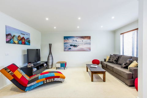 SURFSIDE GETAWAY IN PICTURESQUE INVERLOCH - Stays Accommodation 0