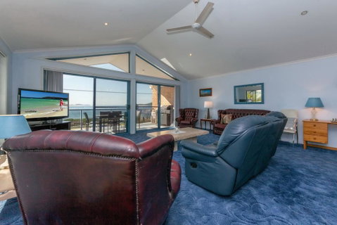 Tah Villa, 1/68 Marine Drive - Stayed 1