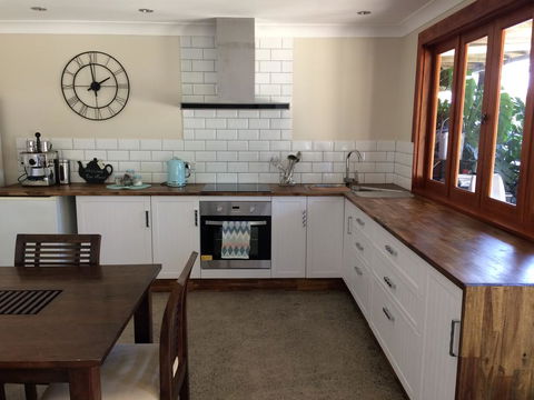 TAKURA HEIGHTS Modern Country Apartment With Pool Access - Stayed 2