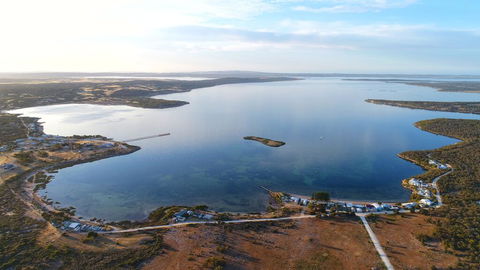 Tall Pines Beach House At Mount Dutton Bay (part Of Coffin Bay Waterways) - Stayed 0