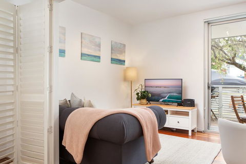 Tasteful Apartment With Balcony In Cammeray - Stayed 1