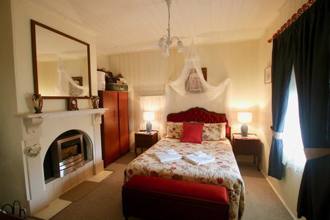 Tenterfield Historic C1895 Cottage - Stayed 2