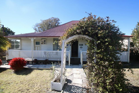 Tenterfield Historic C1895 Cottage - Stayed 1