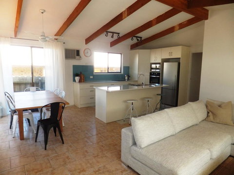 TERRIFIC ON TAMARA CRESCENT - Stayed 3