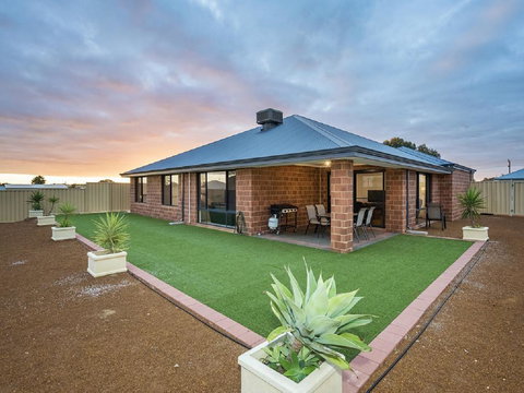 The Antonia Way - Stayed 3