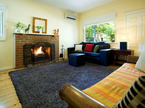 The Apple Tree - Stayed 3