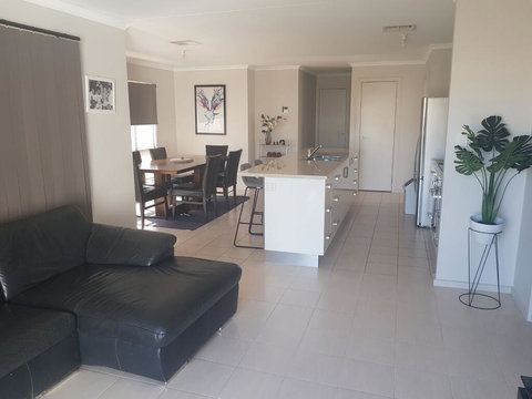 The Baltimore - Family Home Getaway - Stays Accommodation 2