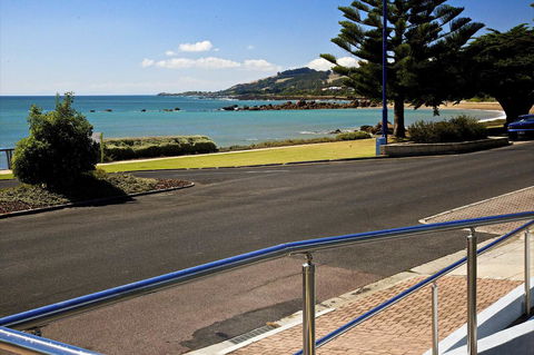 Penguin Beachfront Apartments - Stayed 2