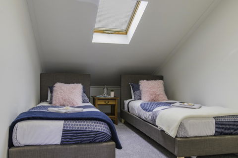 South Arm Luxury Loft - Stayed 11