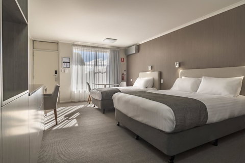 Argosy Motor Inn - Stayed 11
