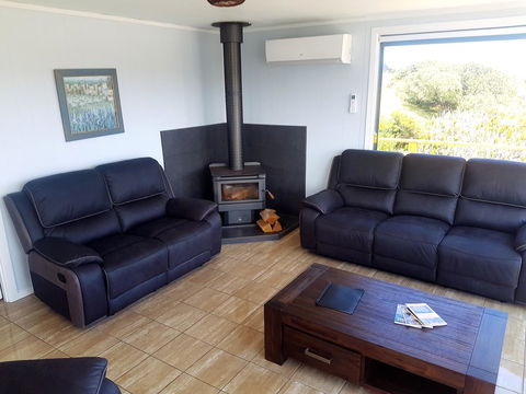 Ocean View Cottage - Stays Accommodation 2