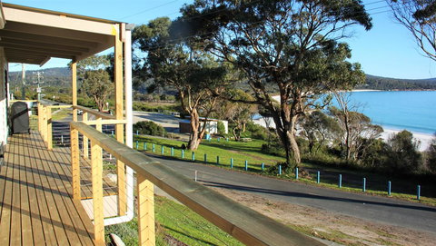 KINGFISHER COTTAGE Beachfront At The Binalong Bay - Stayed 8