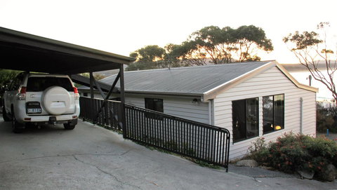 KINGFISHER COTTAGE Beachfront At The Binalong Bay - Stayed 21