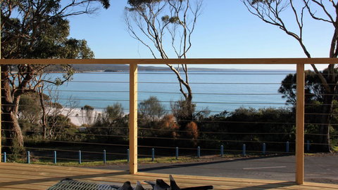 KINGFISHER COTTAGE Beachfront At The Binalong Bay - Stayed 6