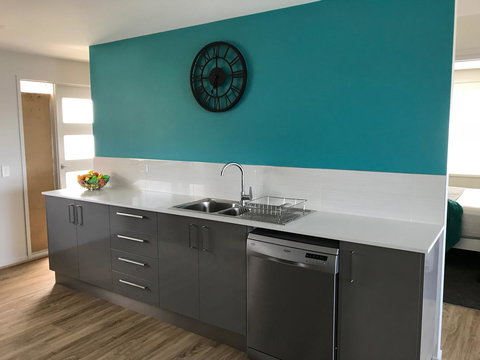 Self Contained Beach View Apartment - Stayed 6