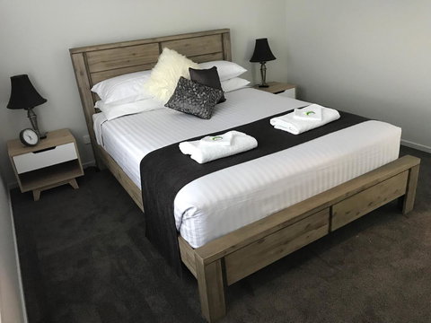 Self Contained Beach View Apartment - Stayed 8