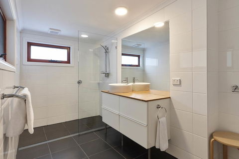 DOLPHIN LOOKOUT COTTAGE - Amazing Views Of The Bay Of Fires - Stayed 2