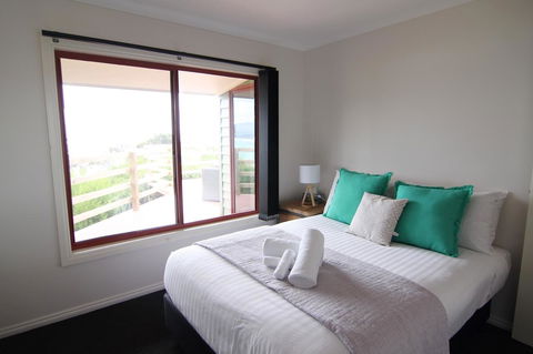 DOLPHIN LOOKOUT COTTAGE - Amazing Views Of The Bay Of Fires - Stayed 8