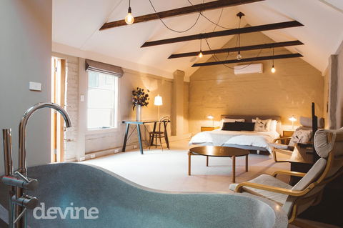 Devine Stays - Hayloft On ELizabeth - Stayed 13