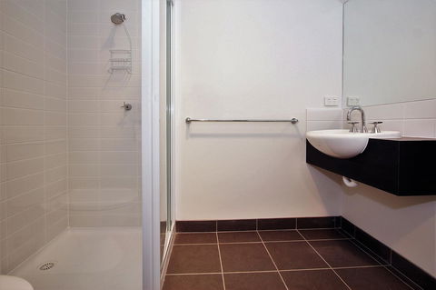 The Island Accommodation - Stays Accommodation 5