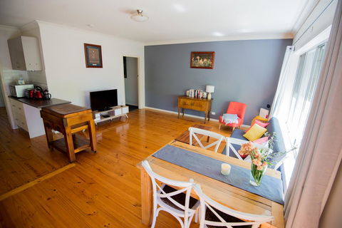 Flora Hill Creek Views - Stayed 0