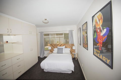 Flora Hill Creek Views - Stayed 2