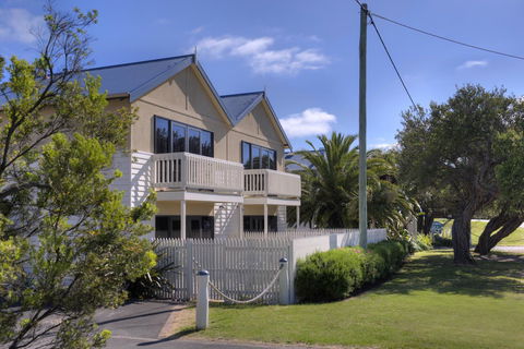 Boathouse Resort Studios And Suites - Stays Accommodation 22