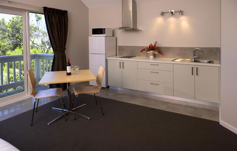 Boathouse Resort Studios And Suites - Stays Accommodation 23