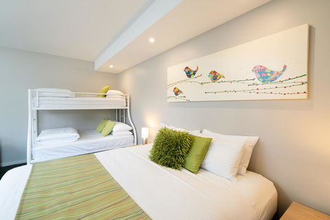 Boathouse Resort Studios And Suites - Stays Accommodation 4