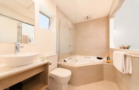 Boathouse Resort Studios And Suites - Stays Accommodation 26