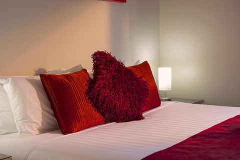 Boathouse Resort Studios And Suites - Stays Accommodation 16