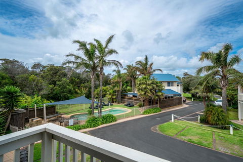 Boathouse Resort Studios And Suites - Stays Accommodation 1