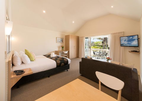 Boathouse Resort Studios And Suites - Stays Accommodation 27