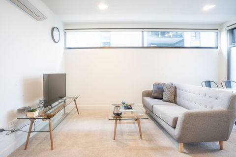 Poplar Apartments - Stayed 1