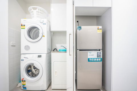 Poplar Apartments - Stayed 17