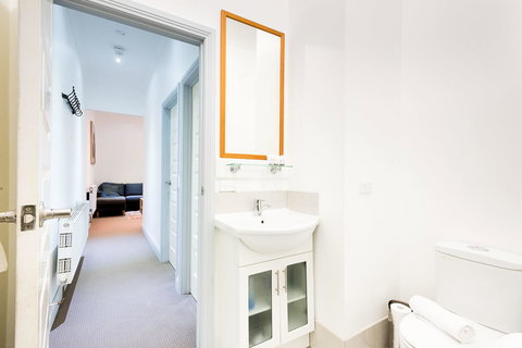 Avalon House - Stayed 33